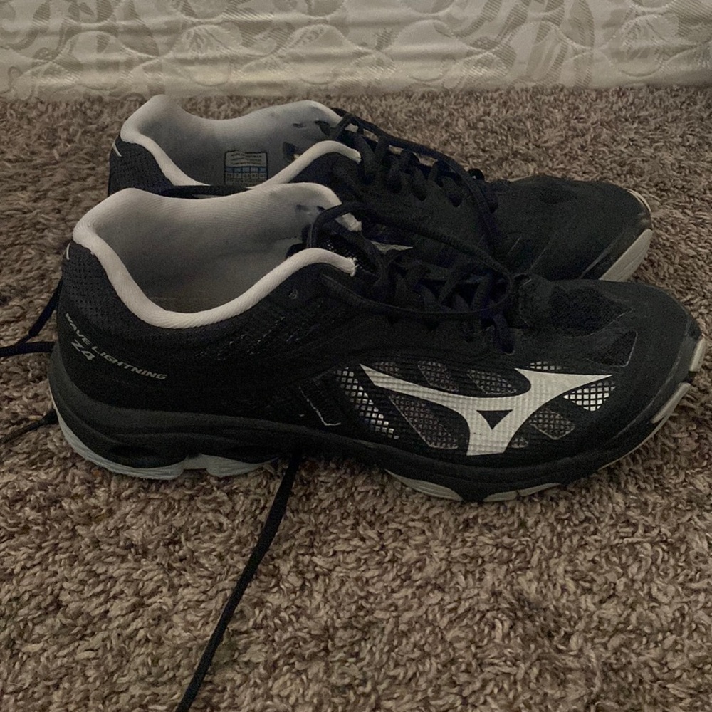 mizuno volleyball shoes